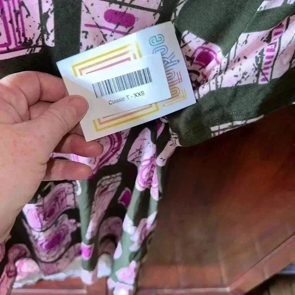 Lularoe‎ XXS Classic T shirt Brown background with pink distressed cameras NWT - Picture 4 of 7